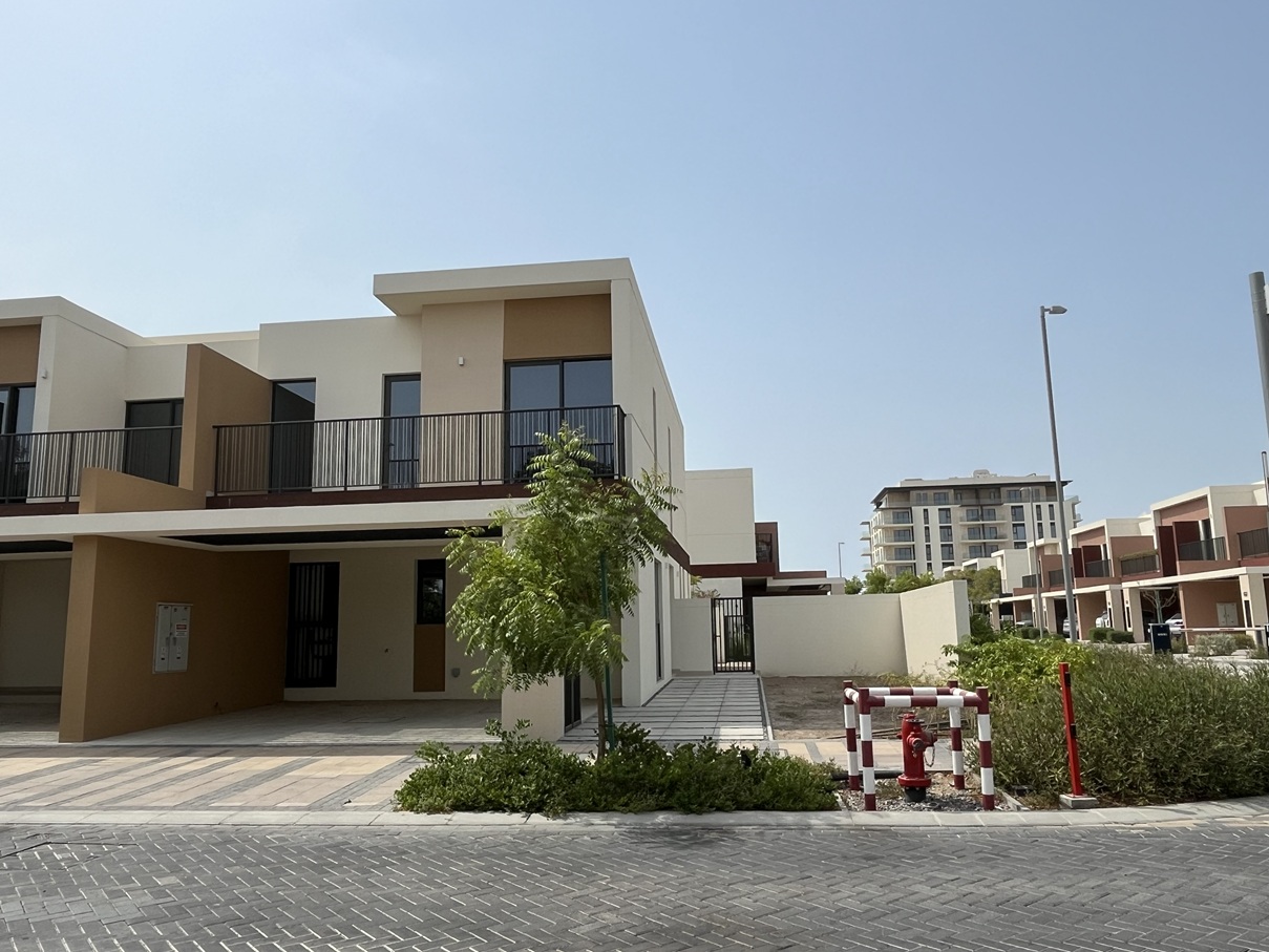 Rare Corner Townhouse — 4BR + Maid, Al Mouj, image 1 of 9