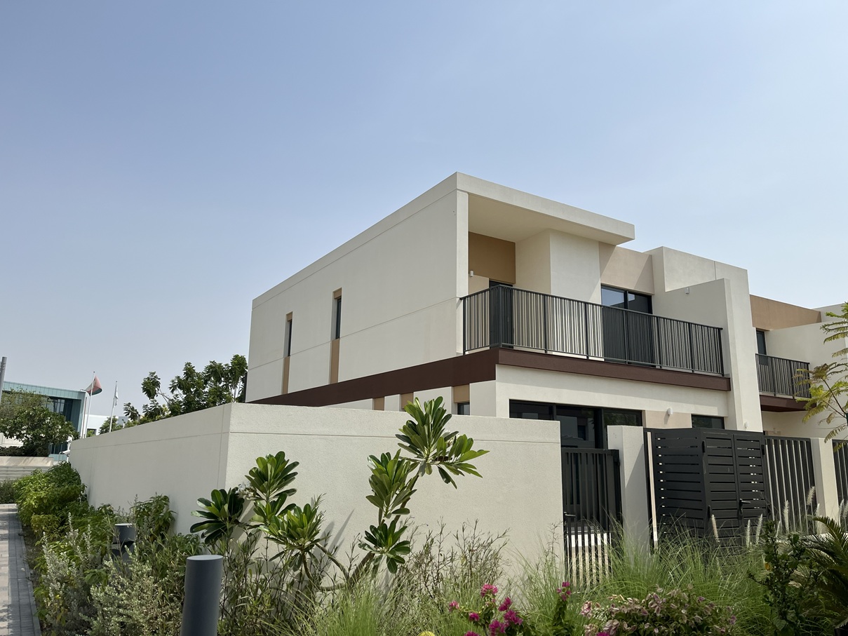 Rare Corner Townhouse — 4BR + Maid, Al Mouj, image 2 of 9