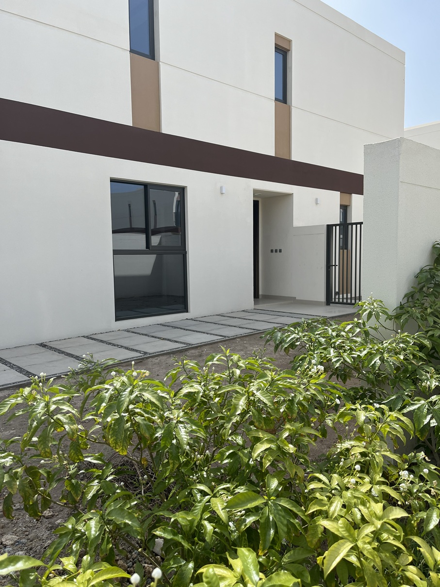 Rare Corner Townhouse — 4BR + Maid, Al Mouj, image 3 of 9
