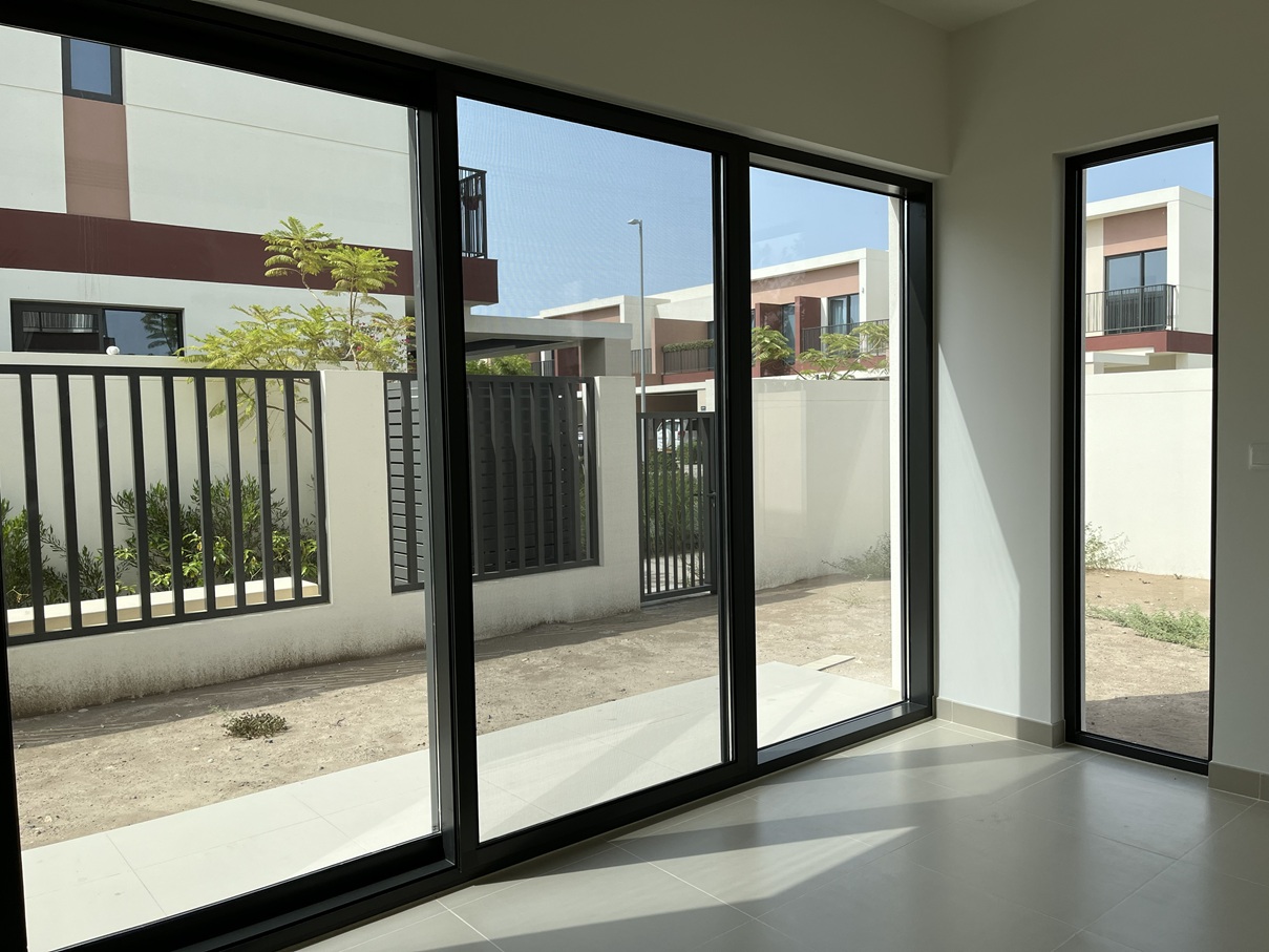 Rare Corner Townhouse — 4BR + Maid, Al Mouj, image 6 of 9