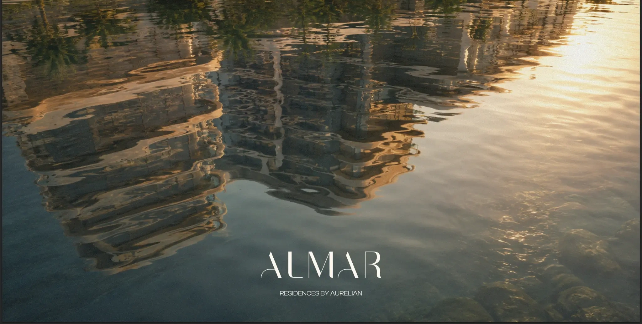 Здания ALMAR отражаются в спокойной воде на закате.